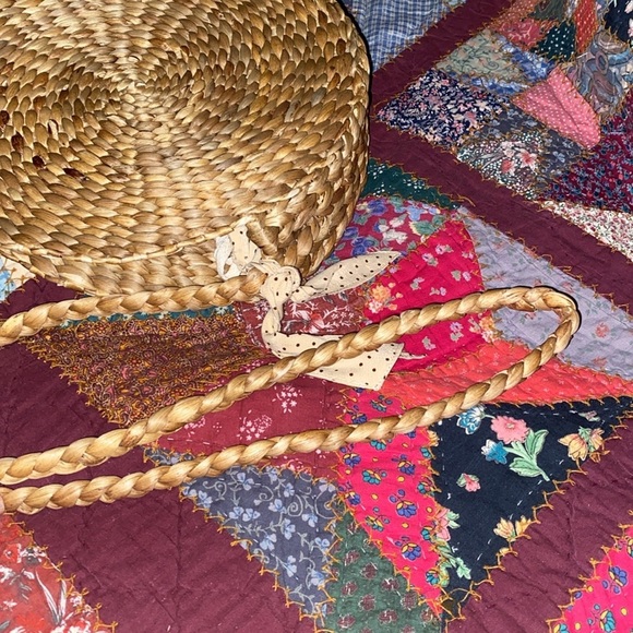 Faithful The Brand Shelby 100% Water Hyacinth Round Woven Crossbody - Picture 6 of 6